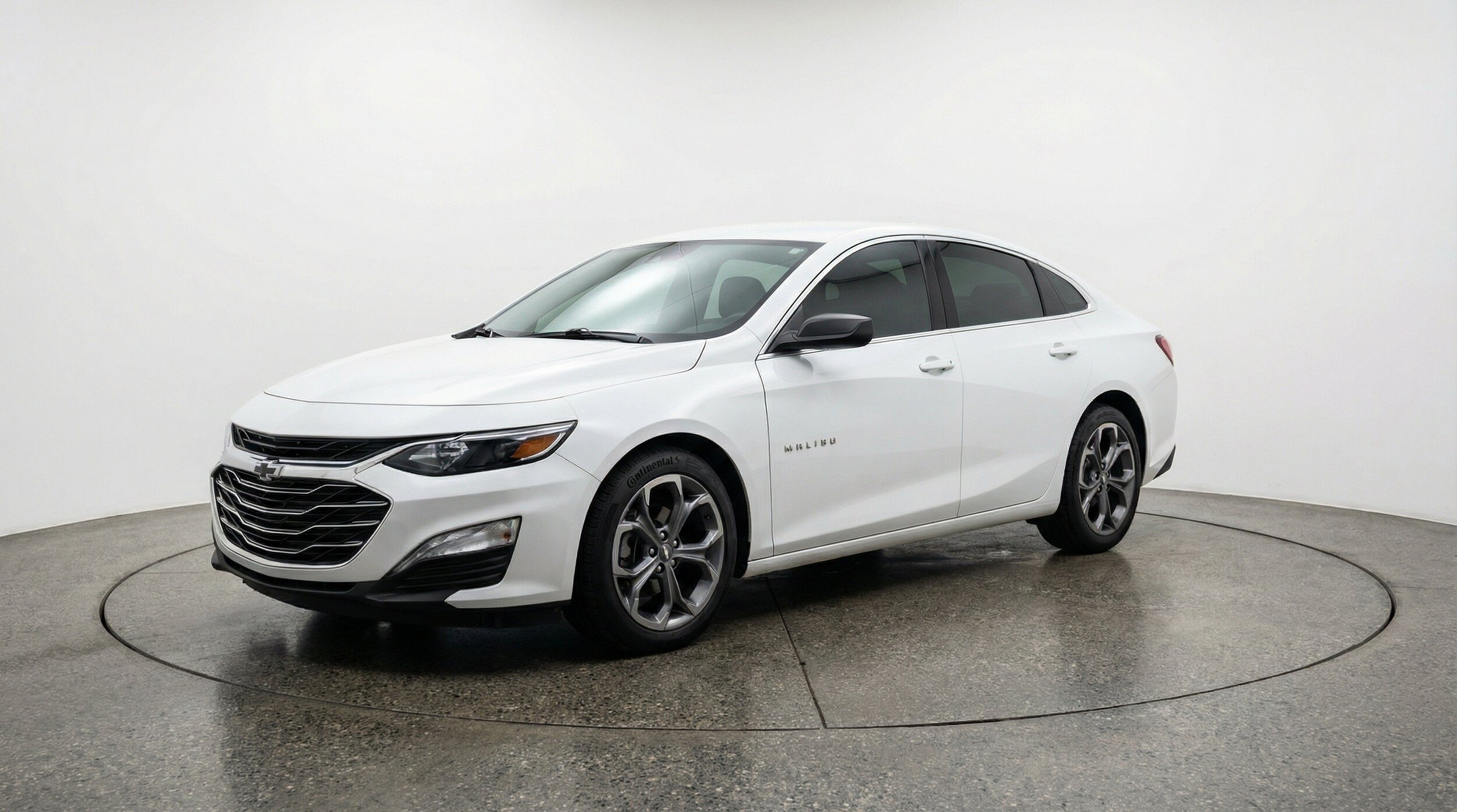 Thumbnail: 2024 Chevrolet Malibu - 3