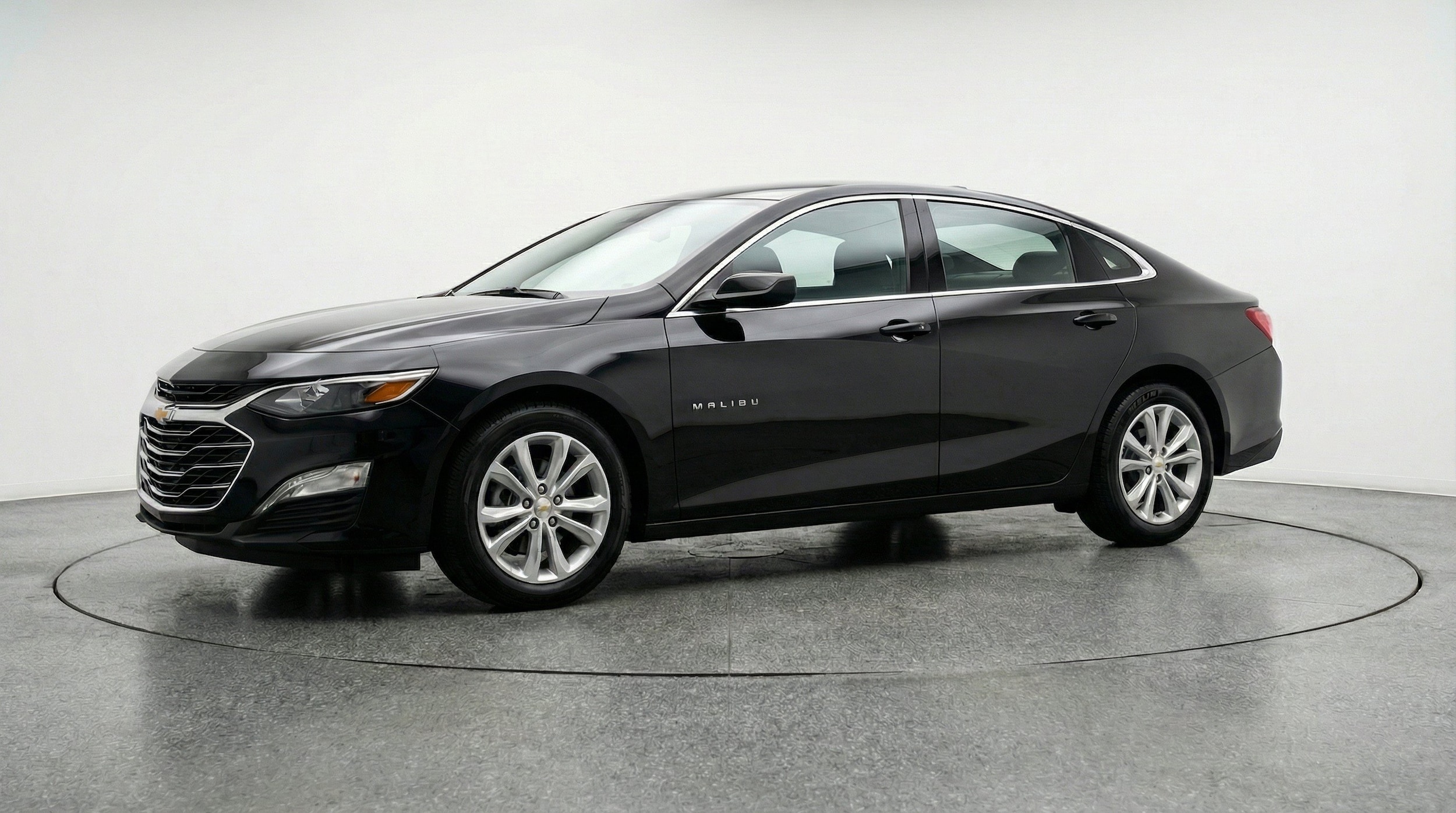 Thumbnail: 2024 Chevrolet Malibu - 3