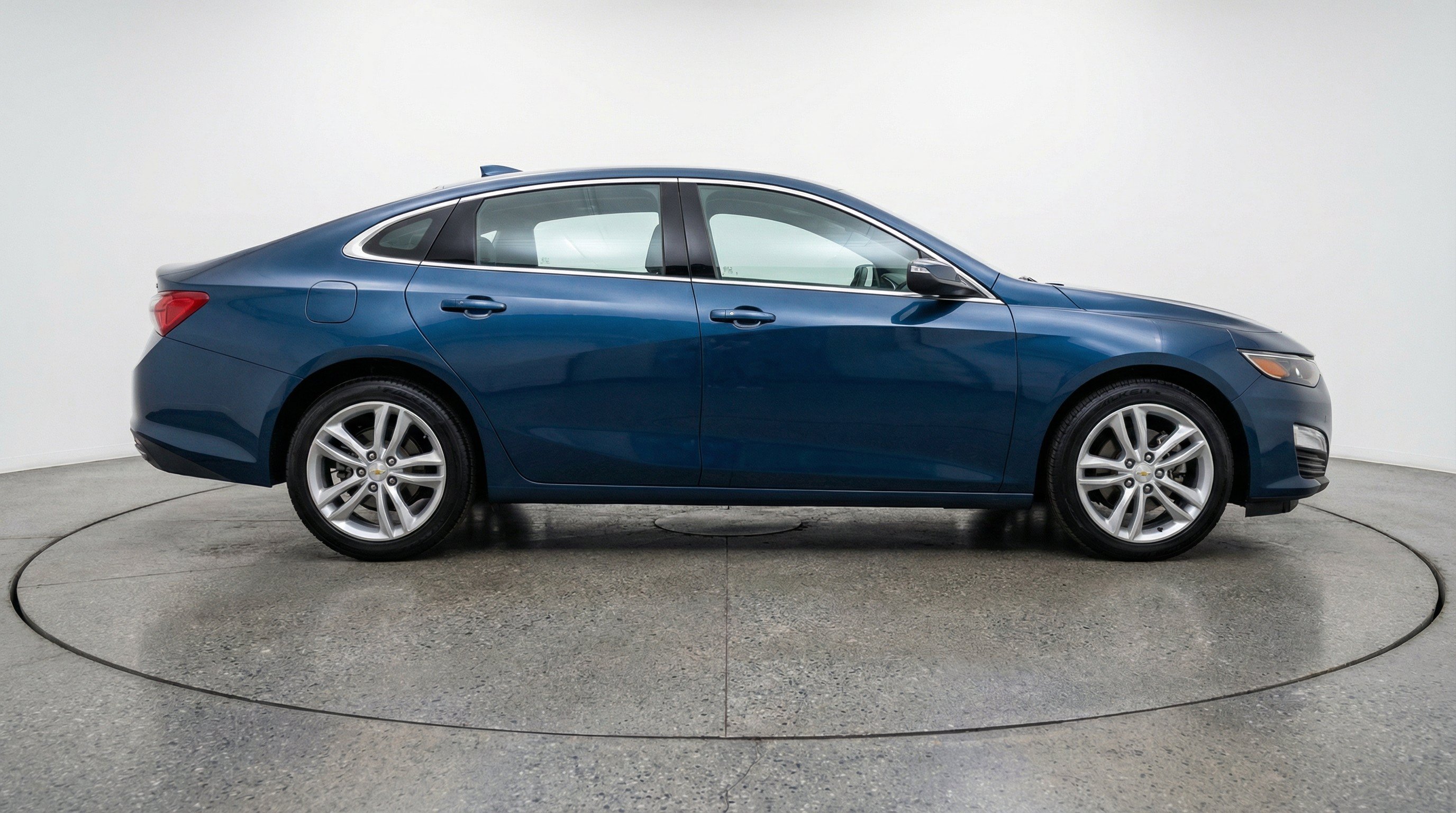Thumbnail: 2024 Chevrolet Malibu - 10