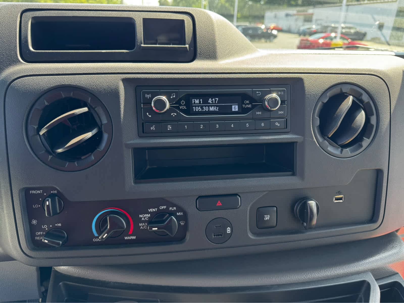 2025 Ford E-Series Cutaway Base - Photo 16