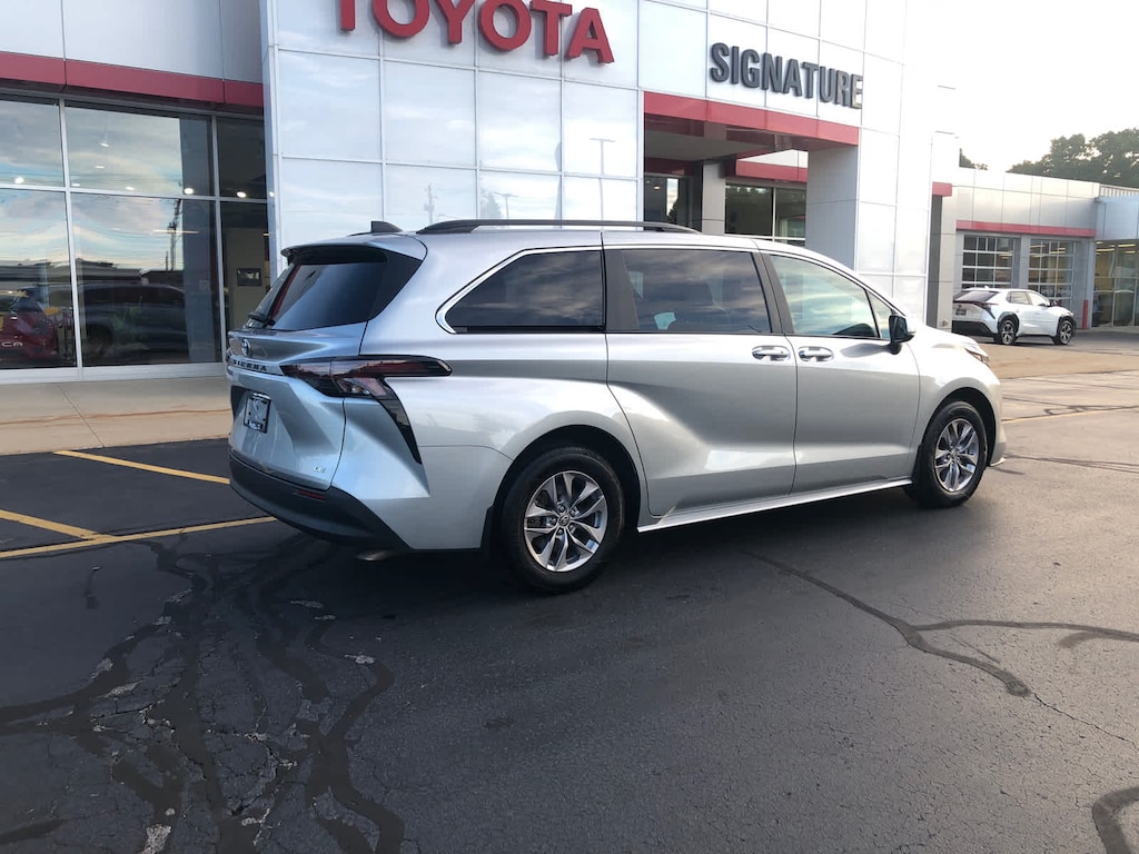 Certified 2025 Toyota Sienna LE FWD 8-Passenger (Natl)