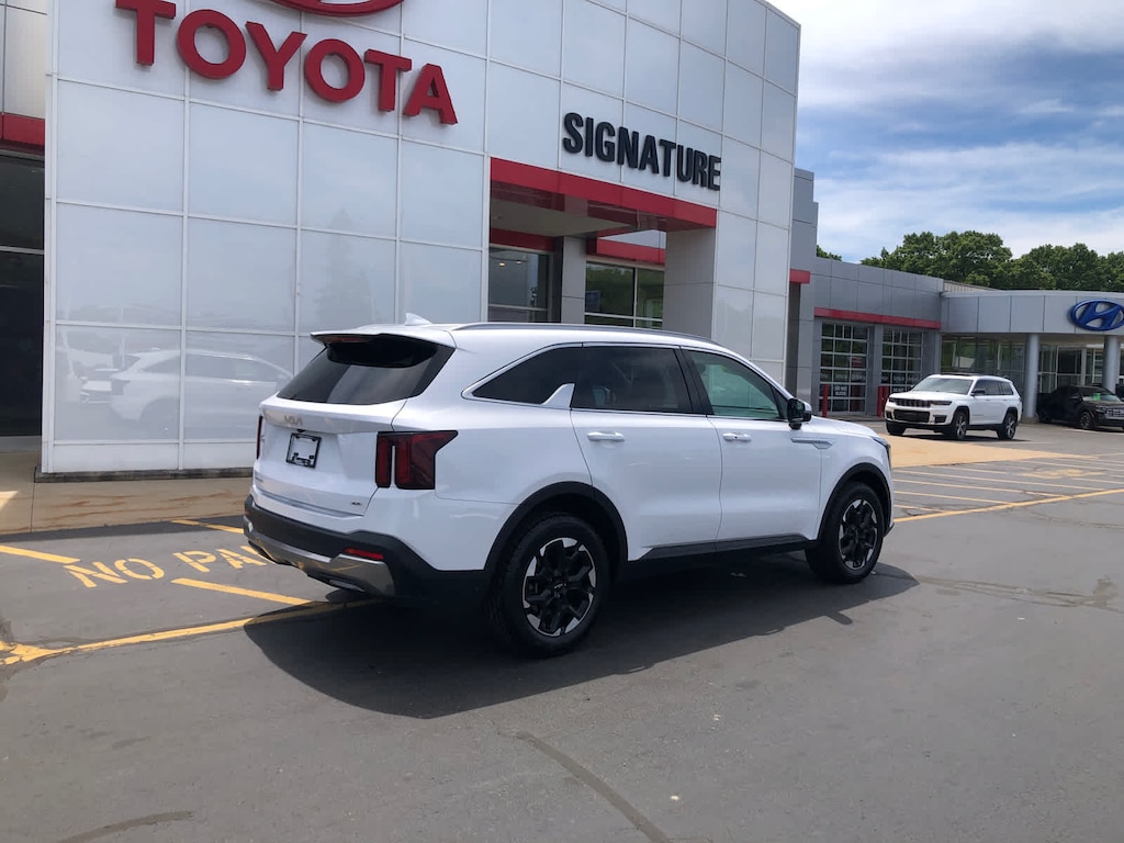 Used 2024 Kia Sorento S AWD