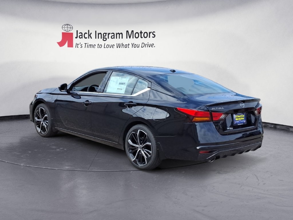Used 2025 Nissan Altima SR Sedan