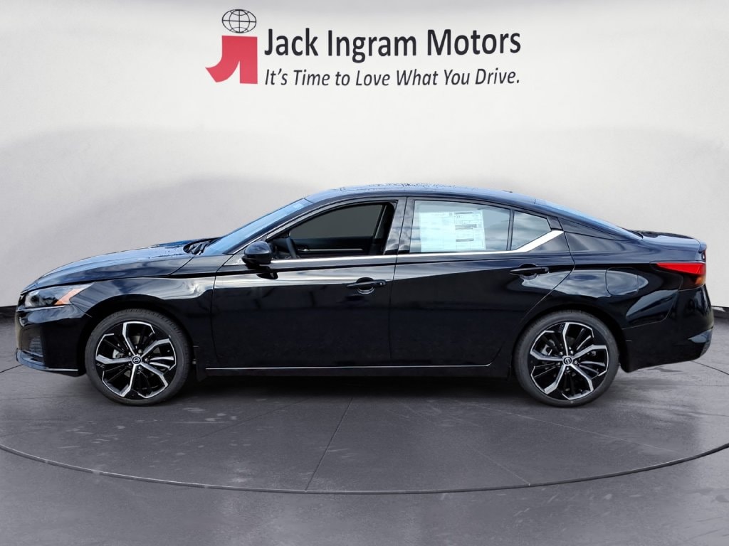 Used 2025 Nissan Altima SR Sedan