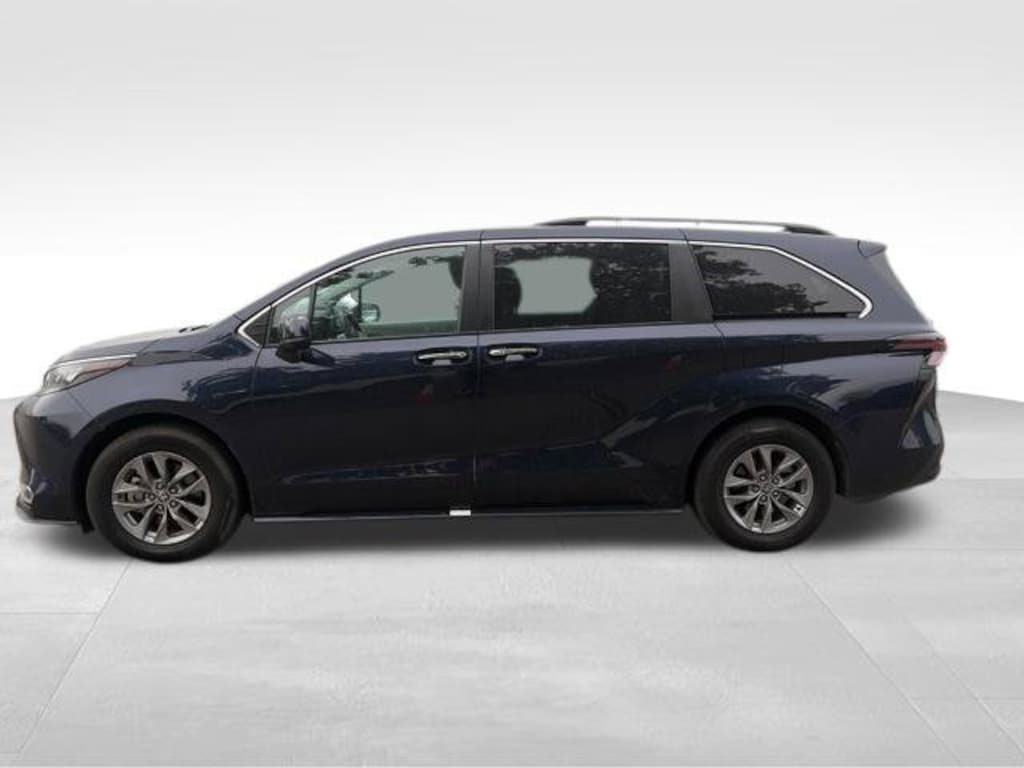 Used 2024 Toyota Sienna XLE Minivan/Van