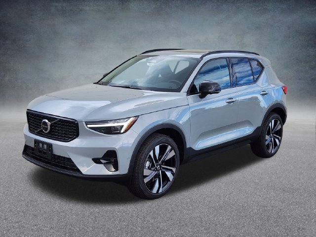 New 2026 Volvo XC40 B5 Ultra SUV