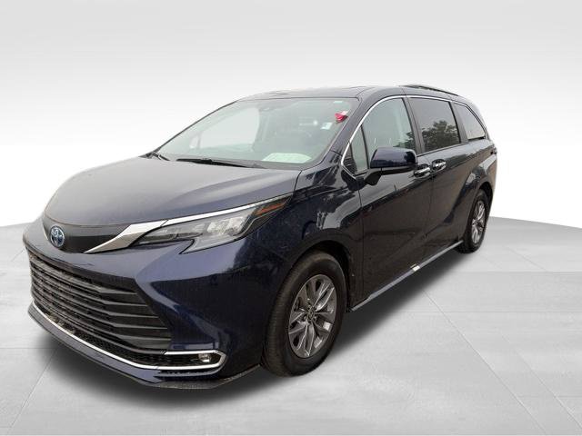 Certified 2024 Toyota Sienna XLE Minivan/Van