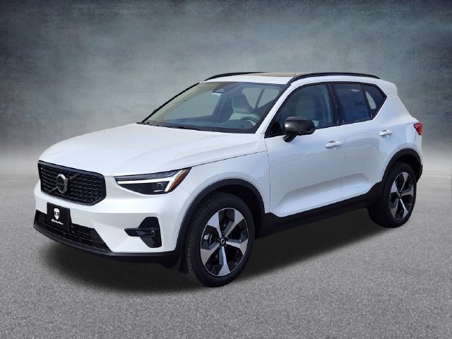 New 2026 Volvo XC40 B5 Plus SUV