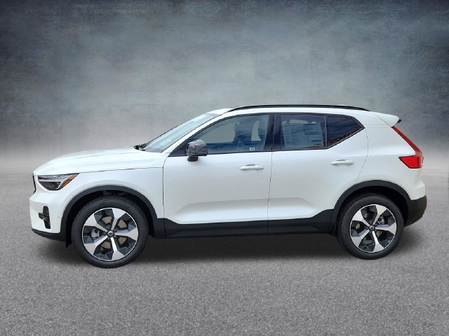 New 2026 Volvo XC40 B5 Plus SUV