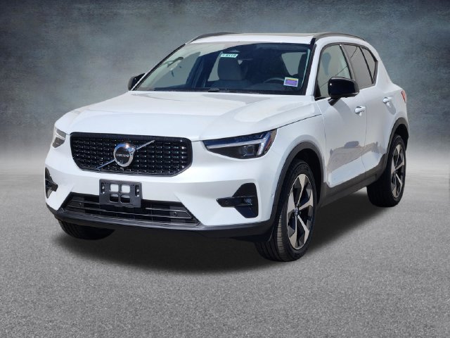 New 2026 Volvo XC40 B5 Plus SUV