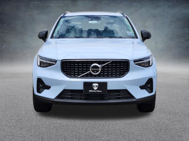 New 2026 Volvo XC40 B5 Ultra SUV