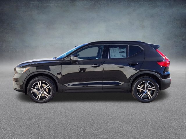 New 2026 Volvo XC40 B5 Core SUV