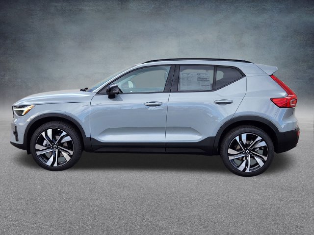 New 2026 Volvo XC40 B5 Ultra SUV