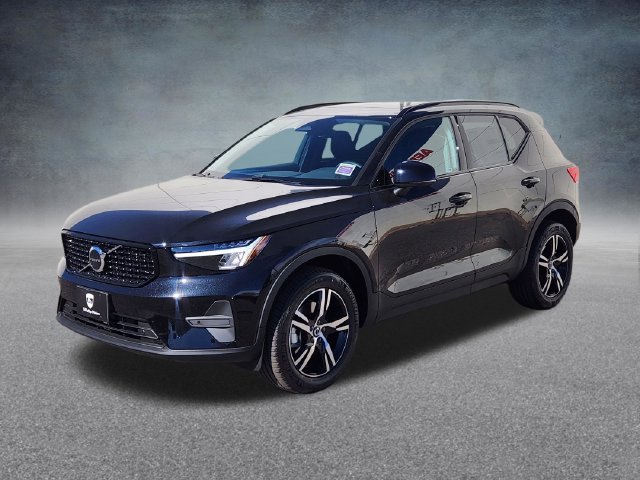 New 2026 Volvo XC40 B5 Core SUV