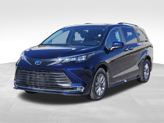 Certified 2024 Toyota Sienna XLE Minivan/Van