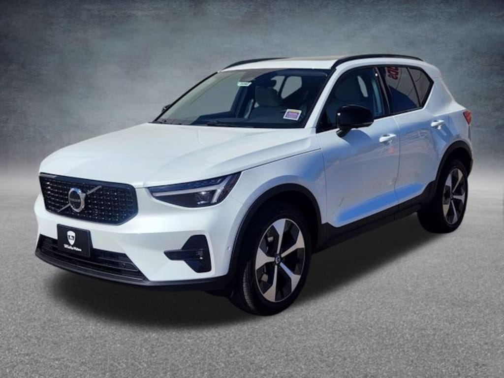 New 2026 Volvo XC40 B5 Plus SUV