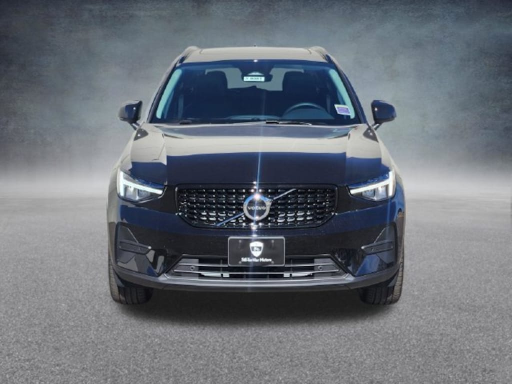 New 2026 Volvo XC40 B5 Core SUV