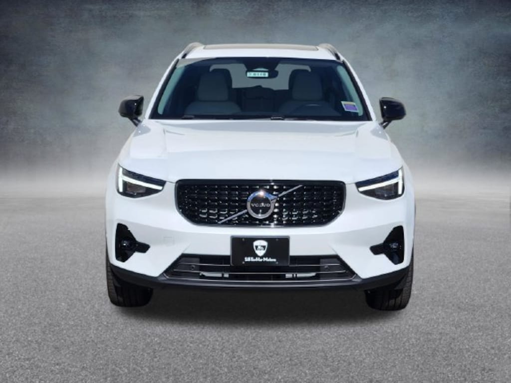 New 2026 Volvo XC40 B5 Ultra SUV