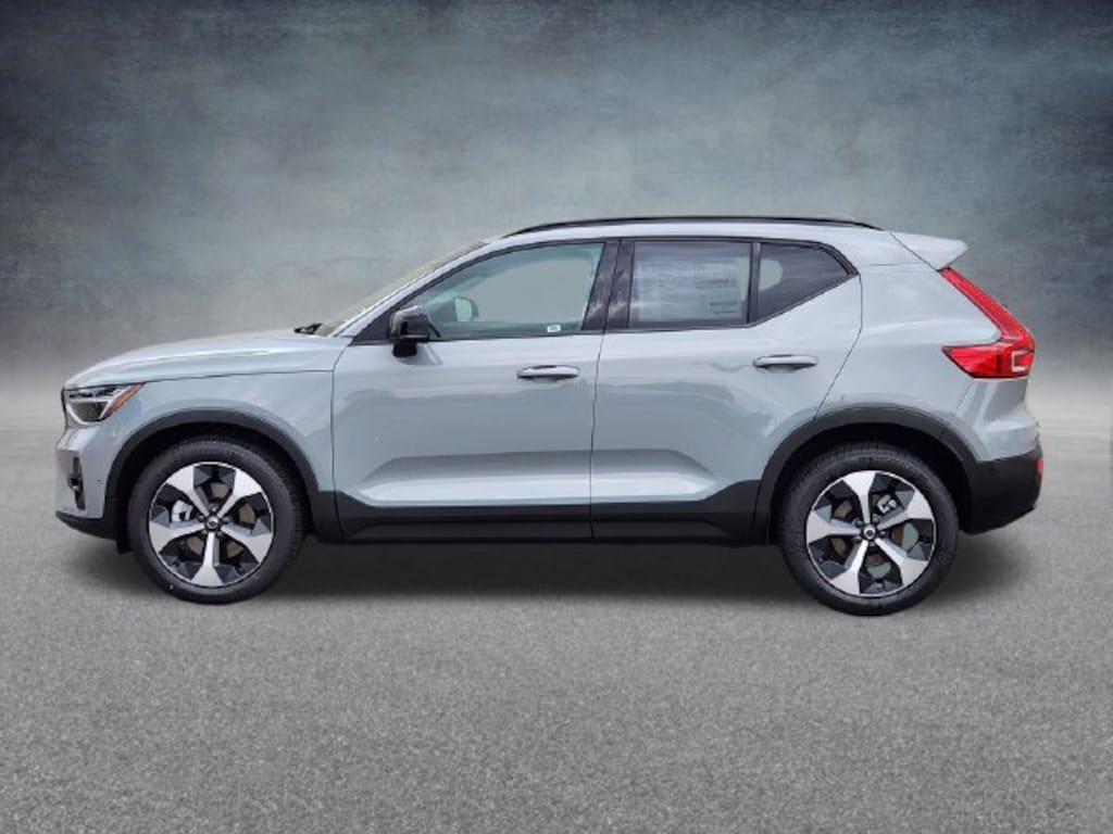 Used 2026 Volvo XC40 B5 Plus SUV