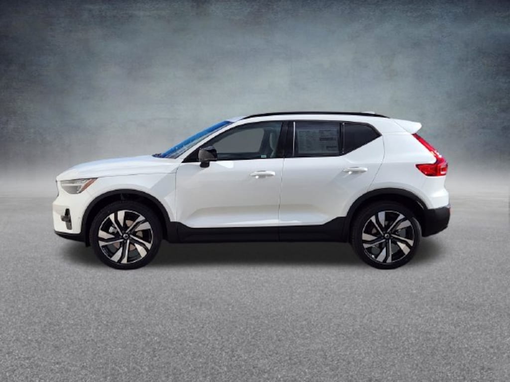 New 2026 Volvo XC40 B5 Ultra SUV