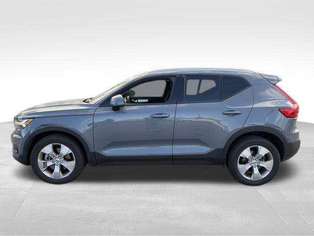 Used 2021 Volvo XC40 T5 Momentum SUV