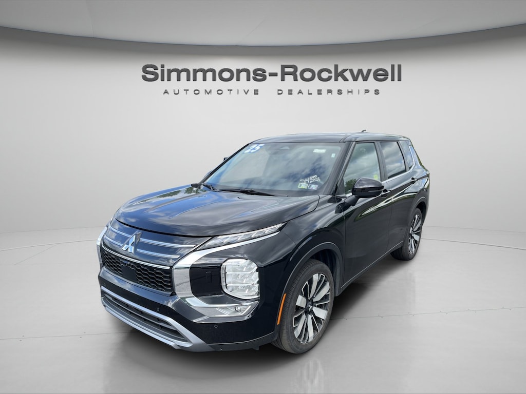 Used 2025 Mitsubishi Outlander SE SUV