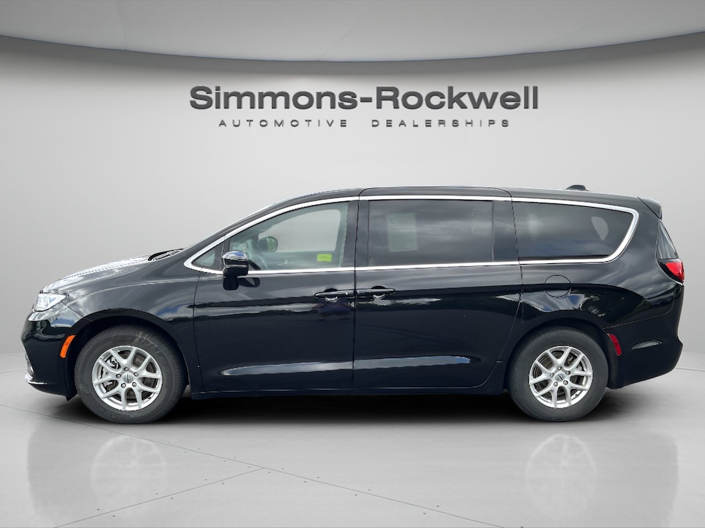 Used 2025 Chrysler Pacifica Select Van Passenger Van