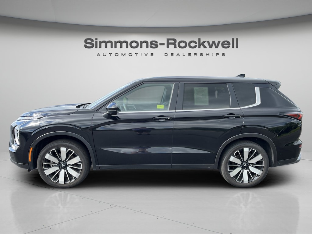 Used 2025 Mitsubishi Outlander SE SUV