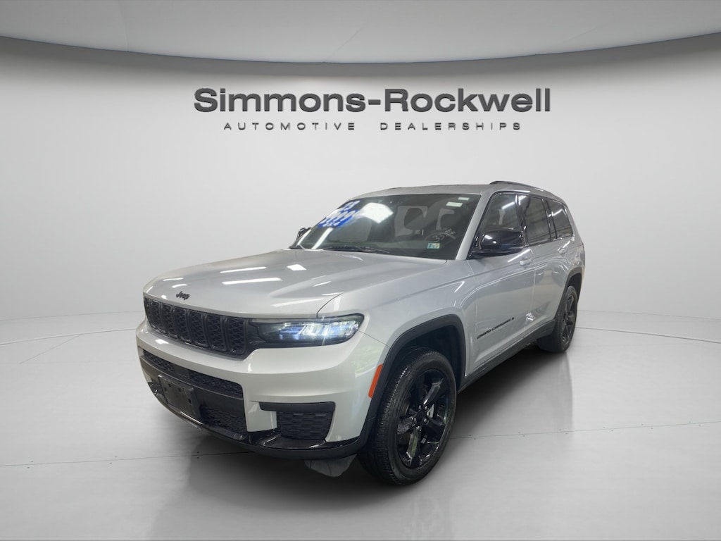 Used 2023 Jeep Grand Cherokee Altitude SUV