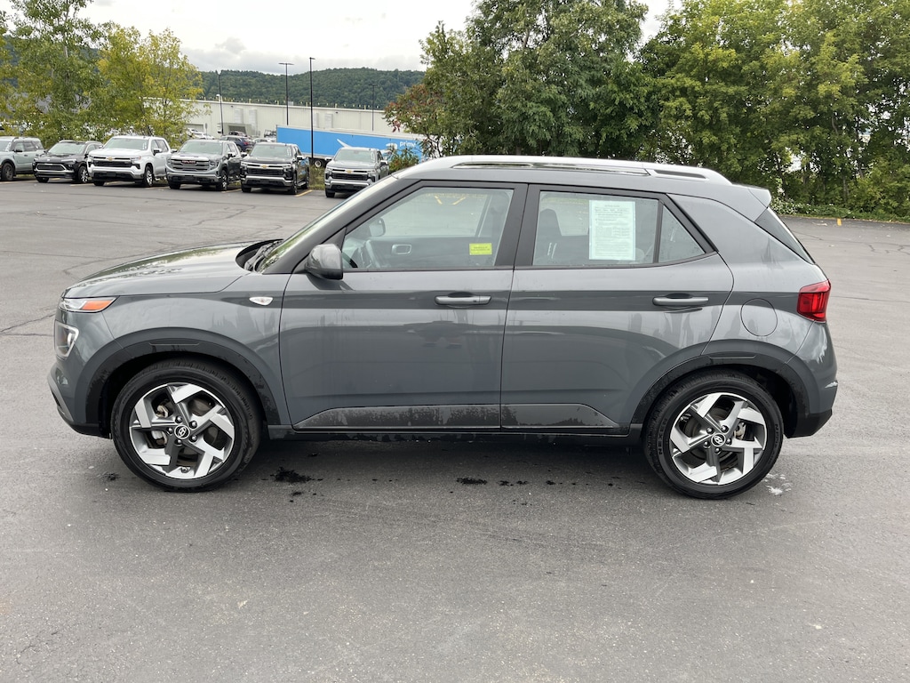 Used 2025 Hyundai Venue SEL SUV