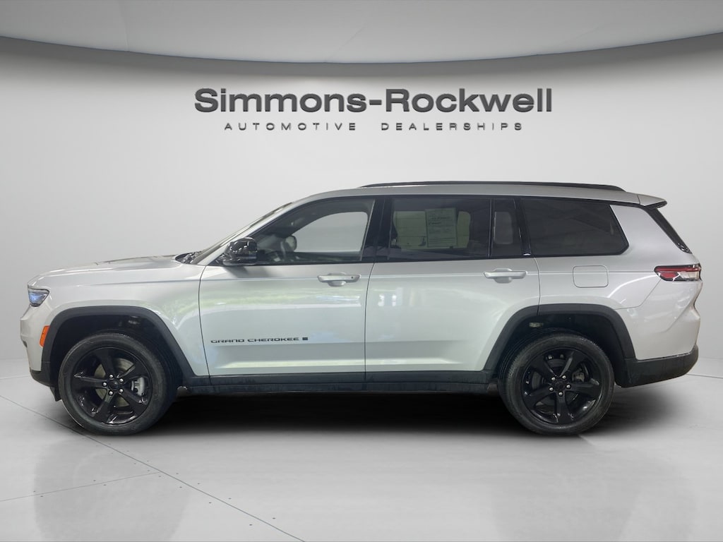 Used 2023 Jeep Grand Cherokee Altitude SUV