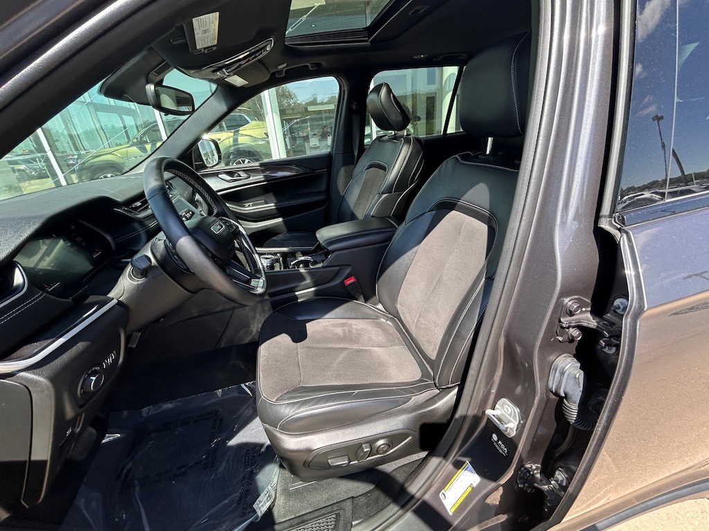 Used 2022 Jeep Grand Cherokee Laredo SUV