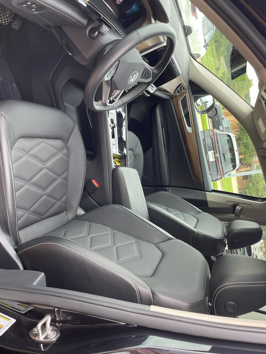 Used 2025 Volkswagen Atlas 2.0T SE w/Technology SUV