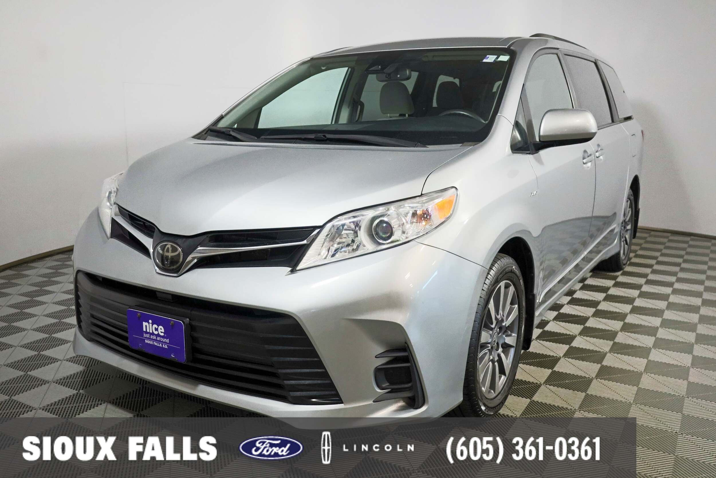 Used 2020 Toyota Sienna LE Minivan/Van