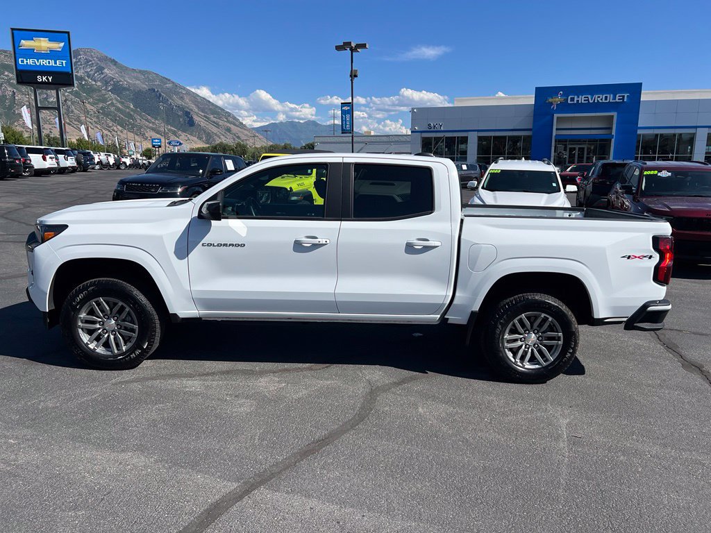 2024 Chevrolet Colorado LT - Photo 16
