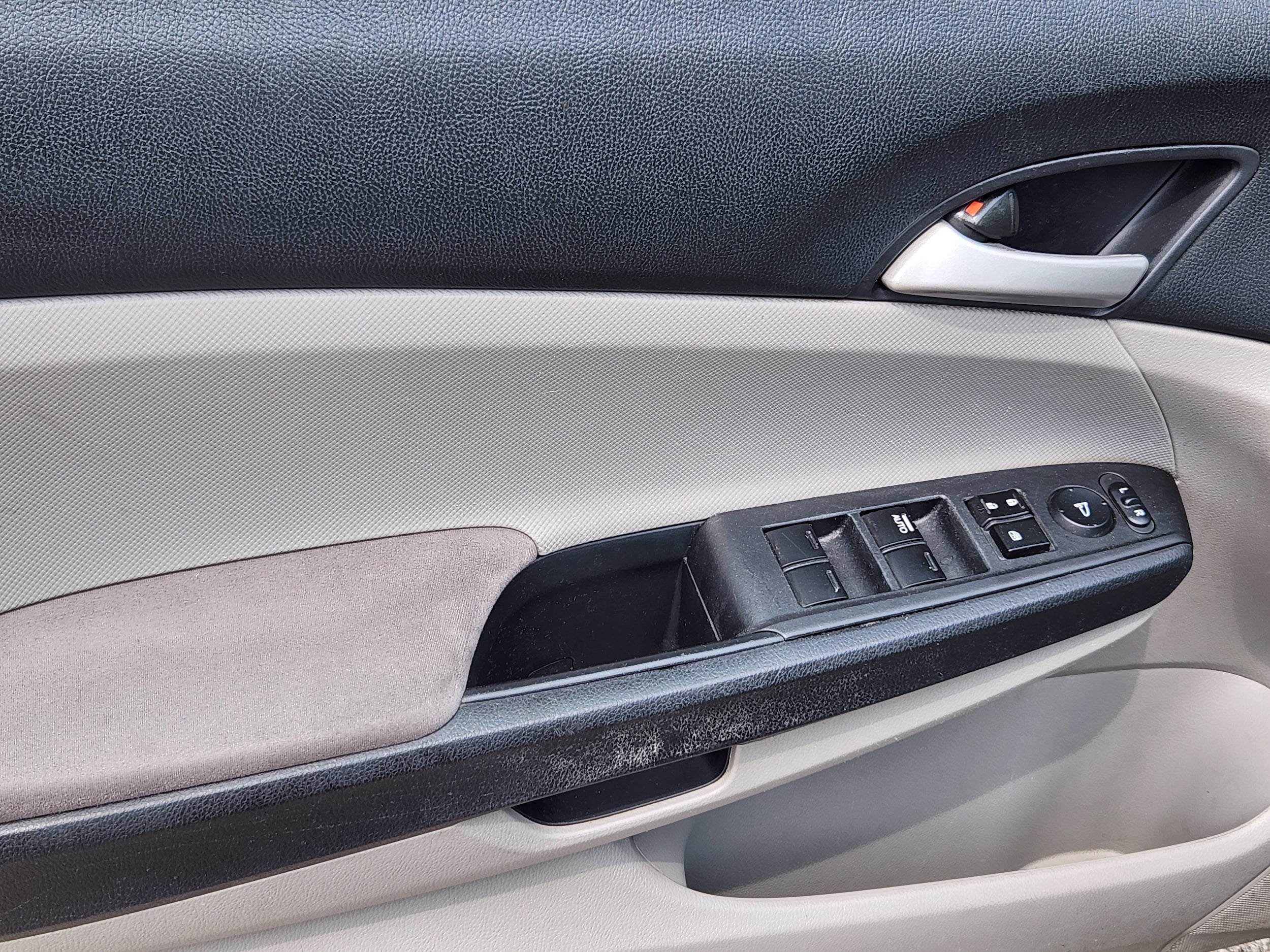 2012 Honda Accord LX - Photo 17