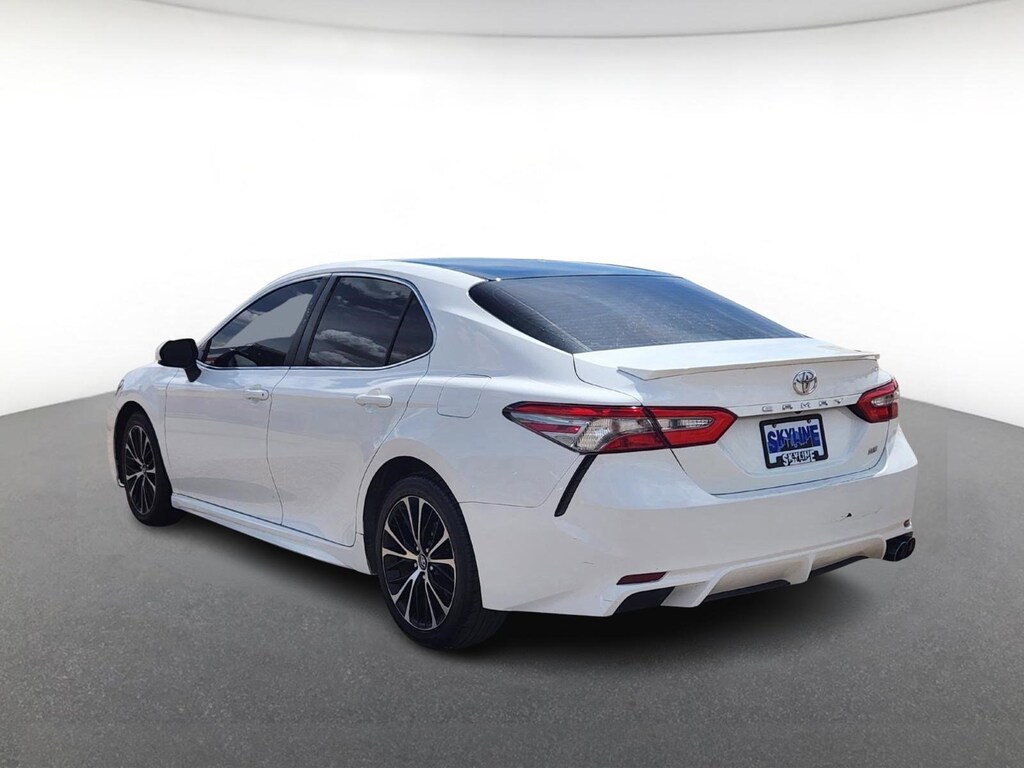 Used 2018 Toyota Camry SE Auto 4dr Car