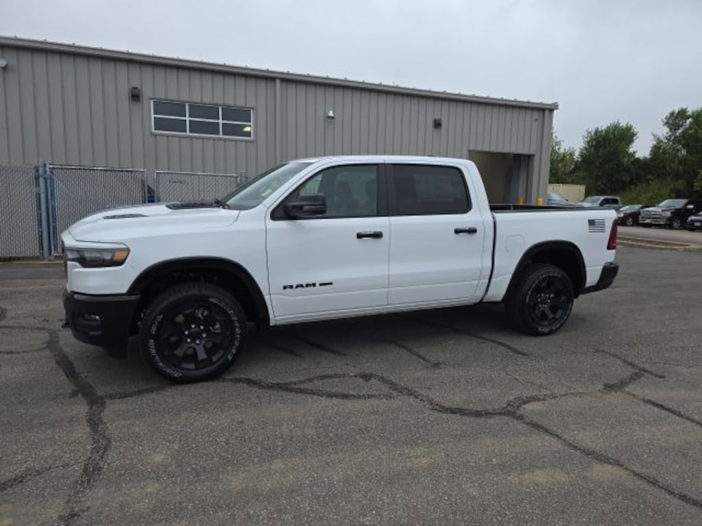 New 2026 Ram 1500 BIG HORN CREW CAB 4X4 5'7 BOX Pickup