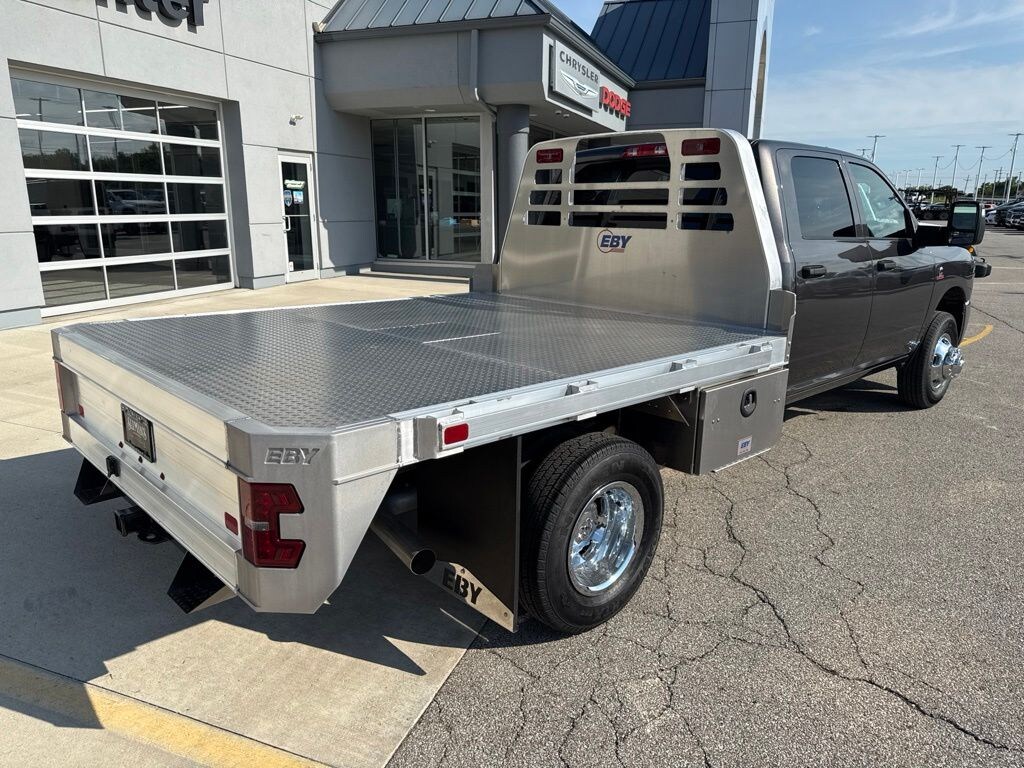 New 2026 Ram 3500 Chassis Cab TRADESMAN CREW 4X4 60' CA Pickup