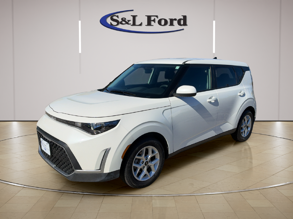 Used 2025 Kia Soul LX Hatchback