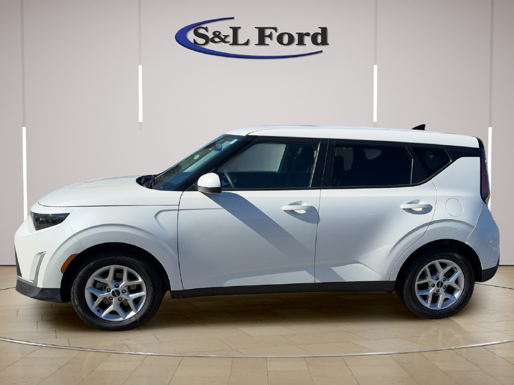 Used 2025 Kia Soul LX Hatchback