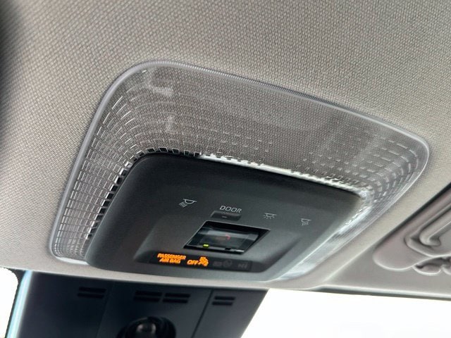 2025 Toyota Prius LE - Photo 28