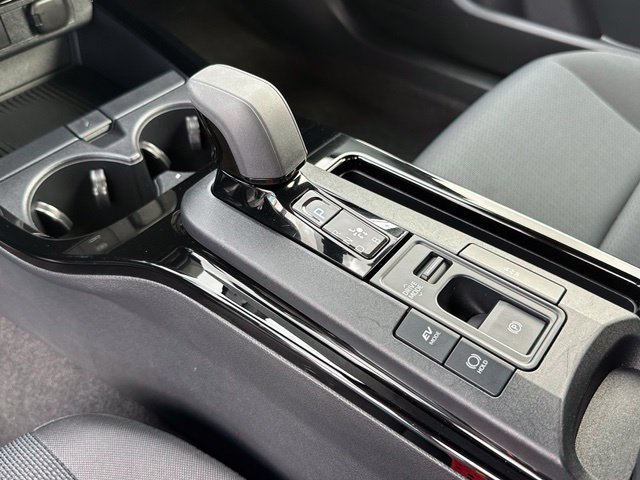 2025 Toyota Prius LE - Photo 26