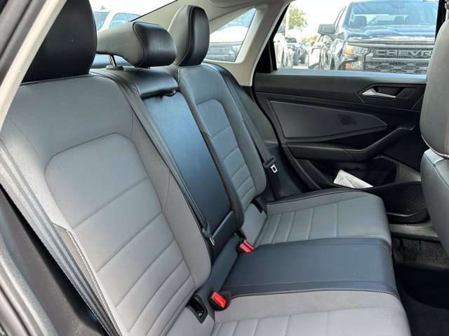 2025 Volkswagen Jetta SE - Photo 32