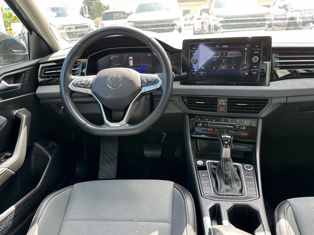 2025 Volkswagen Jetta SE - Photo 16