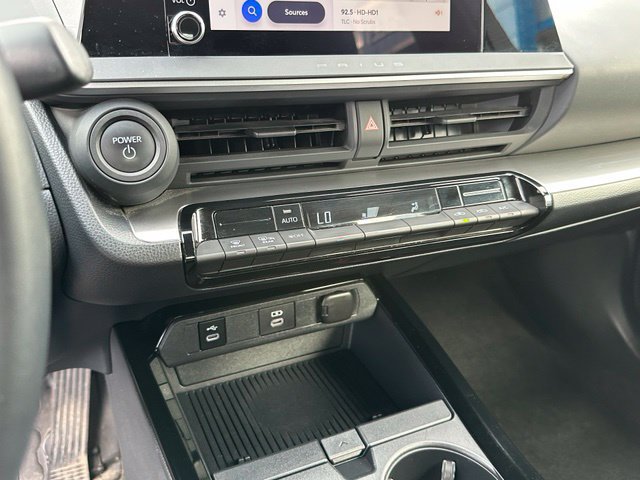 2025 Toyota Prius LE - Photo 27