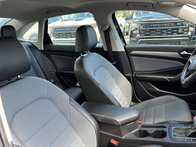 2025 Volkswagen Jetta SE - Photo 31