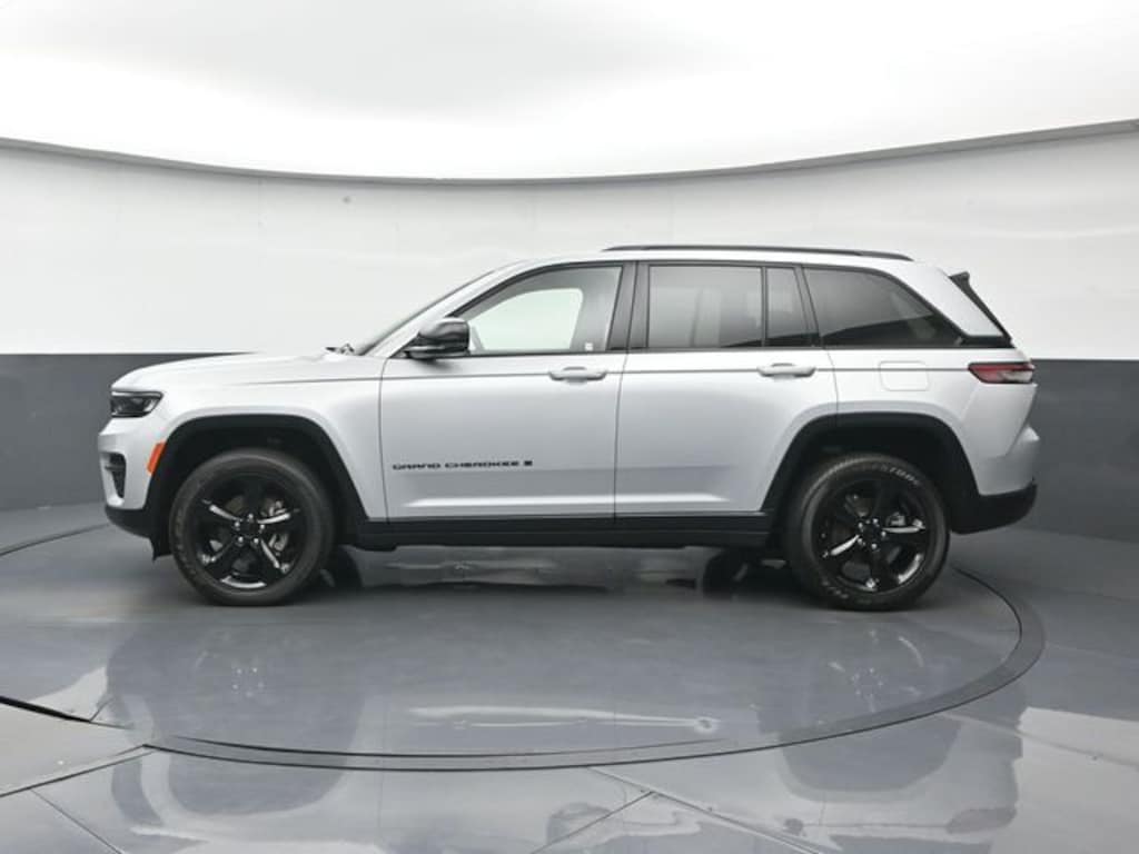 Used 2023 Jeep Grand Cherokee Altitude X SUV