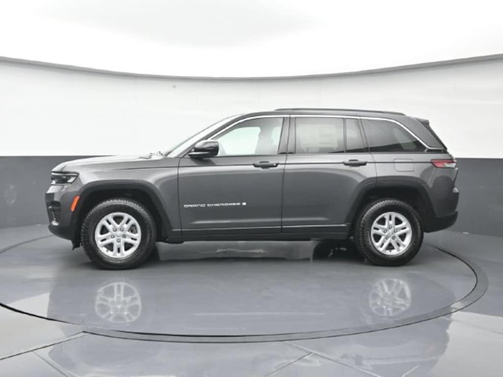 Used 2025 Jeep Grand Cherokee Laredo SUV