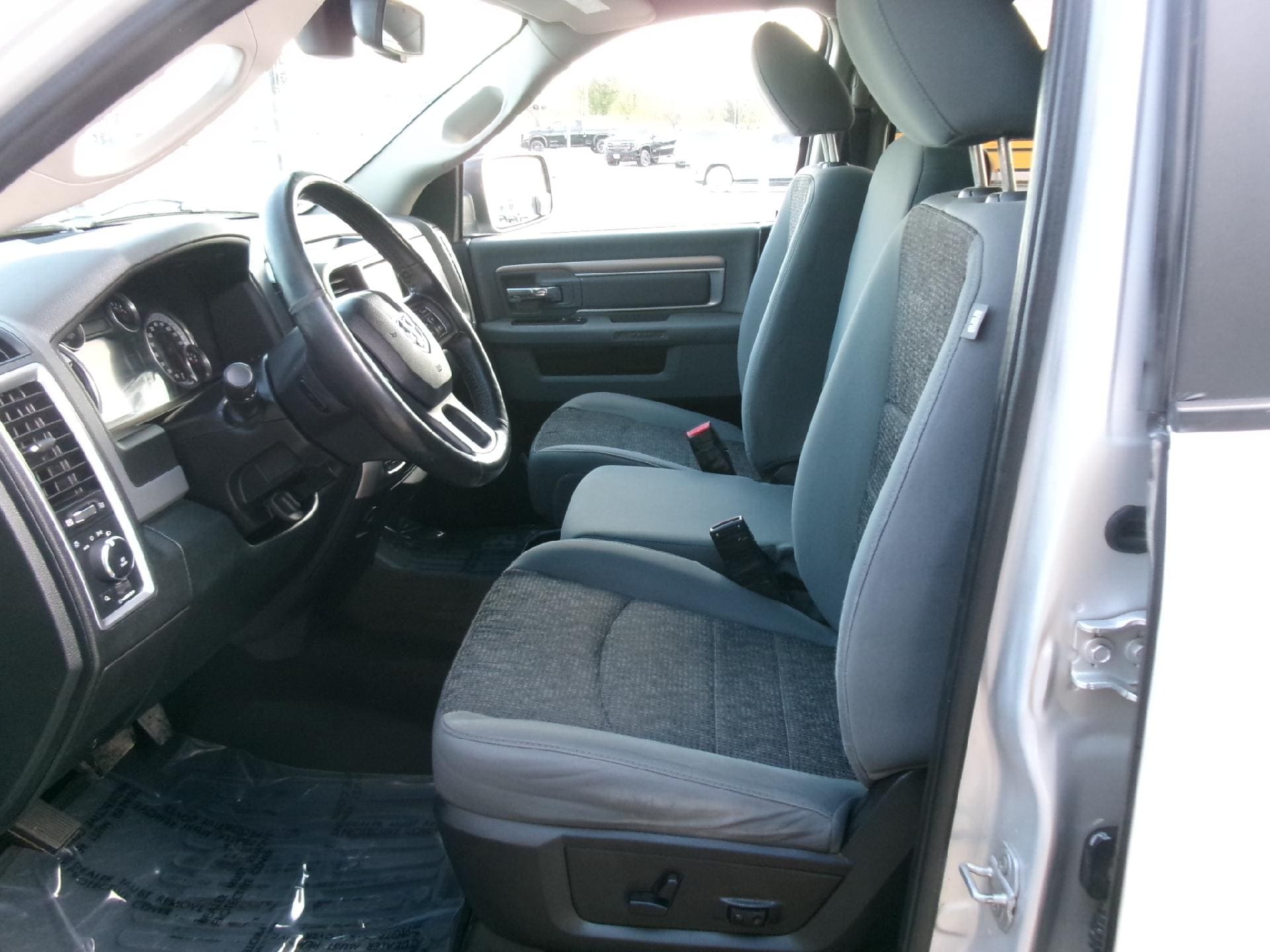 2015 RAM Ram 1500 Pickup Outdoorsman - Photo 9